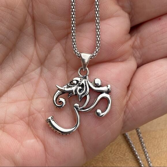Sterling silver Om Elephant necklace - Picture 3 of 8